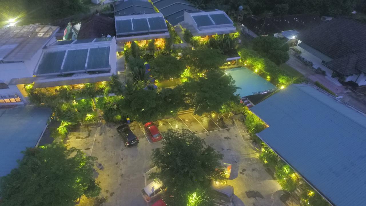 Atsari Hotel Parapat Exterior foto